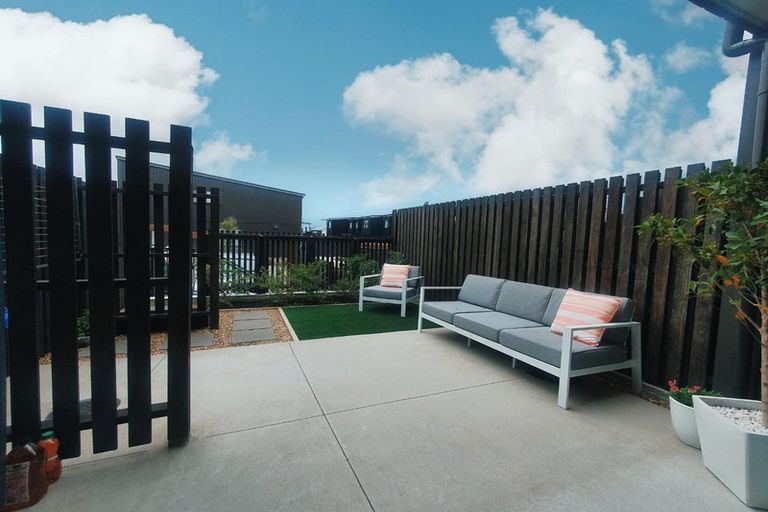 Photo of property in 18 Hobsonville Point Road, Hobsonville, Auckland, 0616