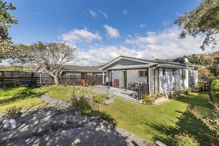 Photo of property in 3 Solander Place, Whitby, Porirua, 5024