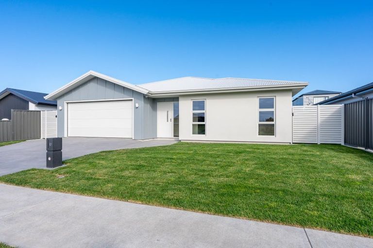 Photo of property in 10 Cassin Place, Taradale, Napier, 4112