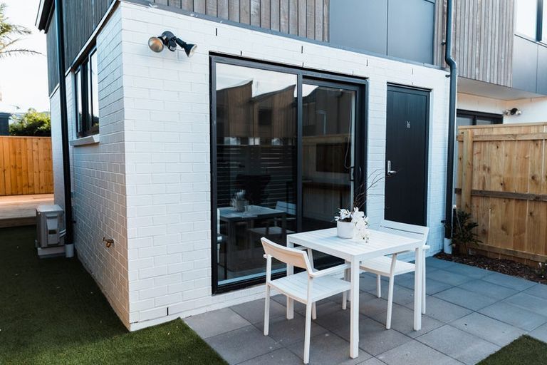 Photo of property in 16/12 Tawa Road, Te Atatu Peninsula, Auckland, 0610