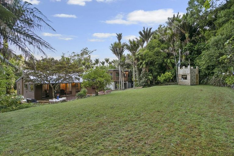 Photo of property in 63 Bush Road, Waiatarua, Auckland, 0604