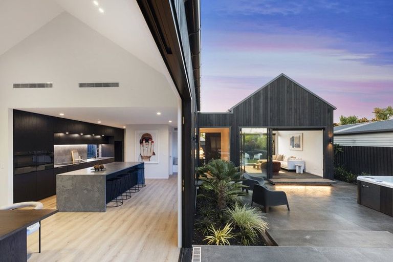 Photo of property in 184 Weston Road, St Albans, Christchurch, 8052