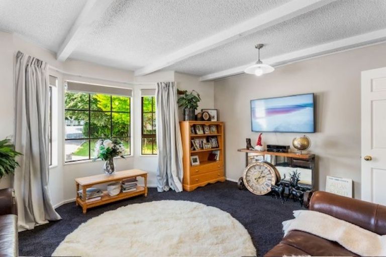 Photo of property in 261 Te Moana Road, Waikanae, 5036