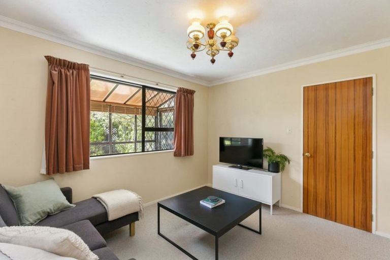 Photo of property in 6 Tedder Way, Karori, Wellington, 6012