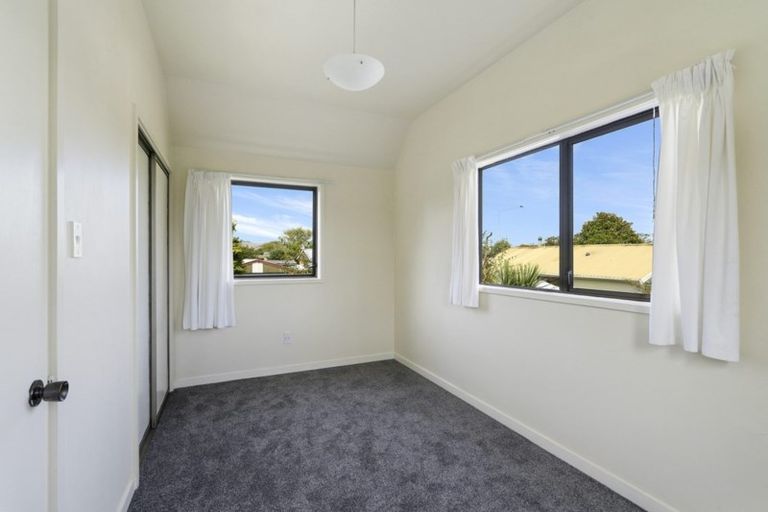 Photo of property in 2/124 Burwood Road, Burwood, Christchurch, 8083