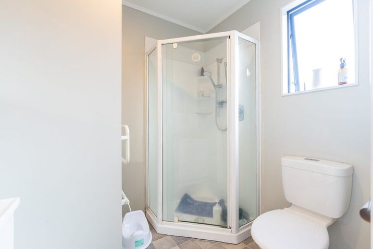 Photo of property in 35 Dalfield Place, Highbury, Palmerston North, 4412