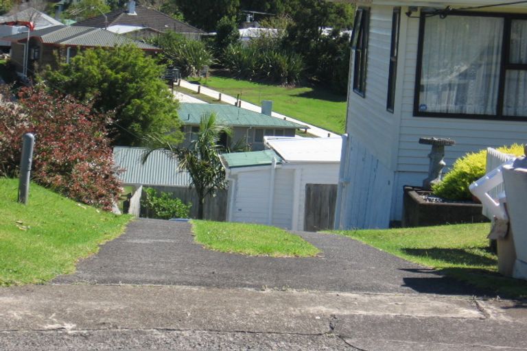Photo of property in 6 Cobham Crescent, Kelston, Auckland, 0602