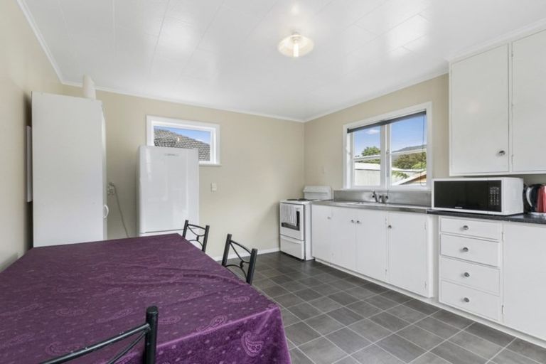 Photo of property in 29 Gibbs Crescent, Wainuiomata, Lower Hutt, 5014