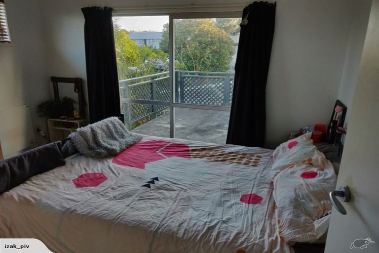 Photo of property in 1 Kayle Glen, West Harbour, Auckland, 0618