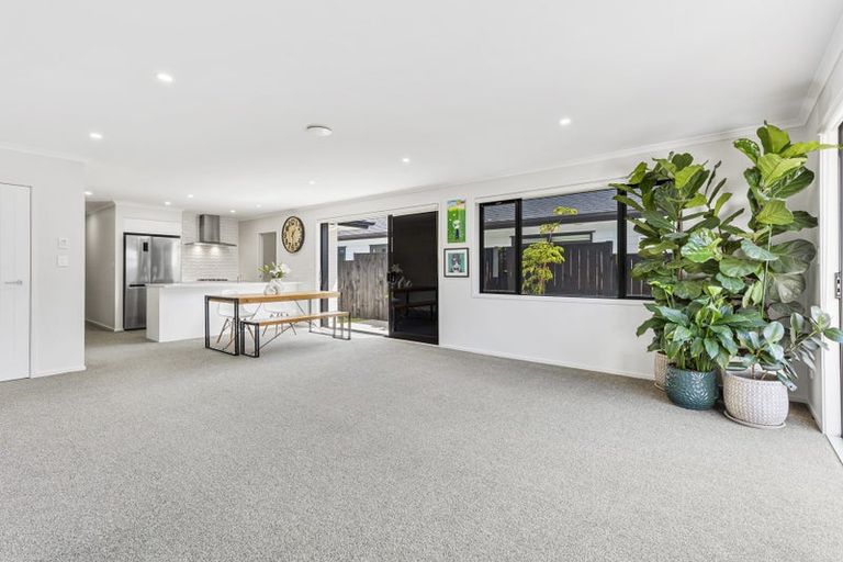 Photo of property in 4 Kriletich Drive, Kumeu, 0810