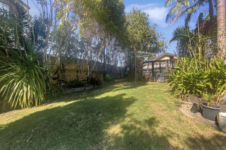 Photo of property in 2/24 Amberley Avenue, Te Atatu South, Auckland, 0610