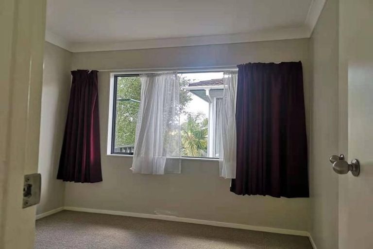 Photo of property in 41 Triangle Road, Massey, Auckland, 0614