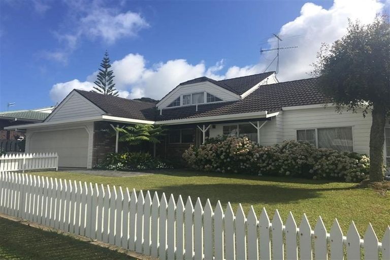 Photo of property in 116 Chelsea View Drive, Chatswood, Auckland, 0626