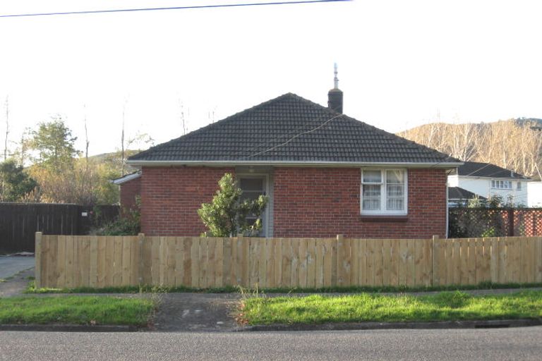Photo of property in 1 Prouse Crescent, Naenae, Lower Hutt, 5011