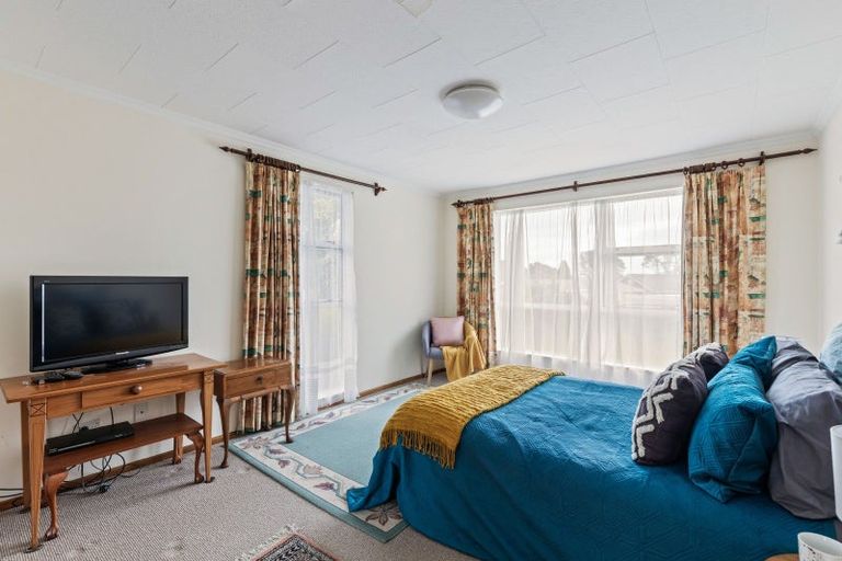 Photo of property in 10 Leon Place, Waitara, 4320