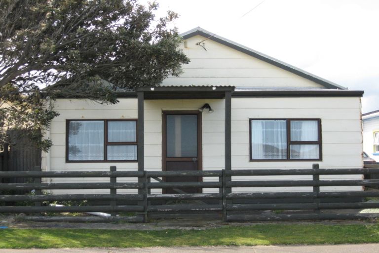 Photo of property in 28 Seafront Road, Castlecliff, Whanganui, 4501