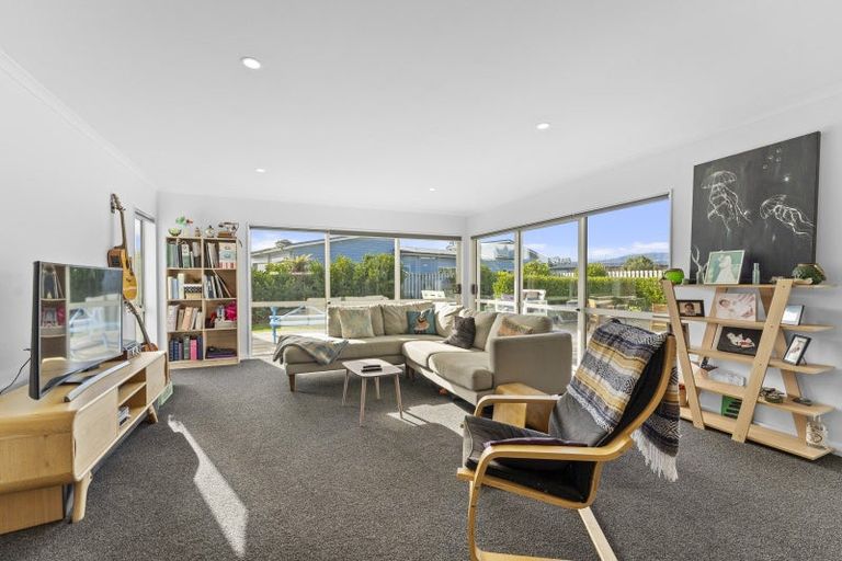 Photo of property in 11 Te Harawira Street, Otaki, 5512