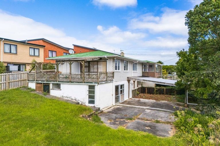 Photo of property in 84 Awaroa Road, Sunnyvale, Auckland, 0612