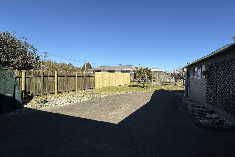 Photo of property in 61 Larnoch Road, Henderson, Auckland, 0610