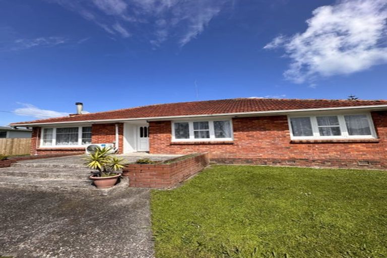 Photo of property in 14 Duncan Avenue, Te Atatu South, Auckland, 0610