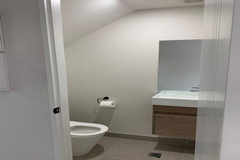 Photo of property in 3/110 Beach Road, Te Atatu Peninsula, 0610