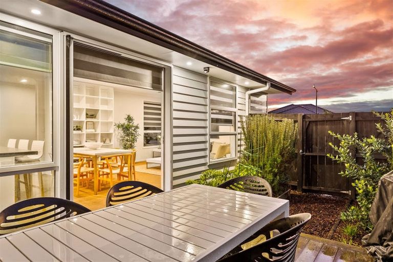 Photo of property in 5 Aporo Drive, Kumeu, 0810