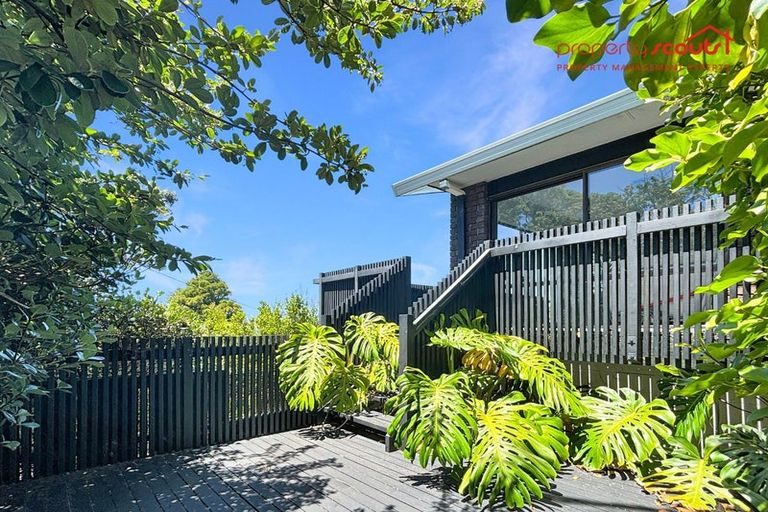 Photo of property in 2/33 Montgomery Avenue, Rothesay Bay, Auckland, 0630