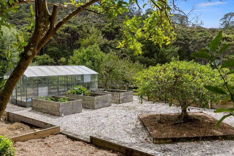 Photo of property in 45 Hardens Lane, Paremoremo, Auckland, 0632