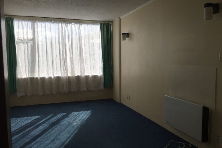 Photo of property in Beresford Apartments, 4/118 Russell Terrace, Berhampore, Wellington, 6023