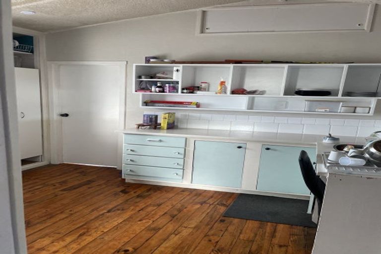 Photo of property in 15 Robert Burke Place, Henderson, Auckland, 0612