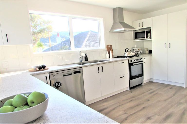 Photo of property in 11a Kowhai Street, Tawa, Wellington, 5028