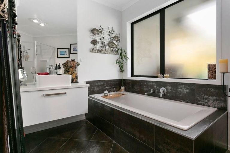 Photo of property in 28 Riverside Lane, Karapiro, Cambridge, 3494