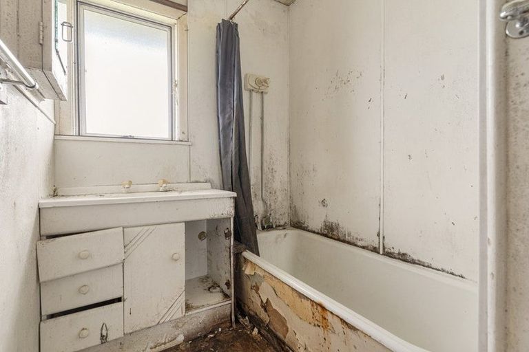 Photo of property in 658 Te Atatu Road, Te Atatu Peninsula, Auckland, 0610