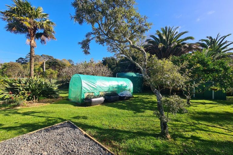 Photo of property in 15 Driving Creek Road, Coromandel, 3506