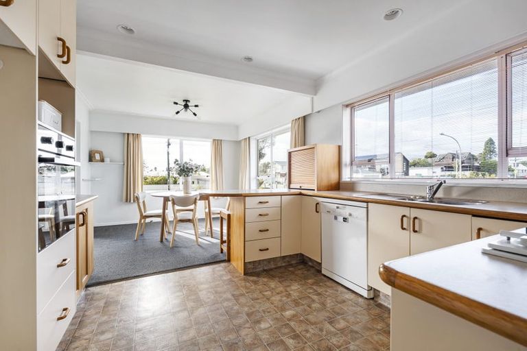 Photo of property in 54 Wairau Road, Oakura, 4314