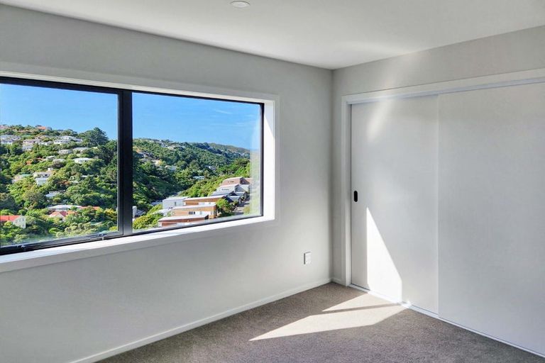 Photo of property in 66 Tiketike Way, Brooklyn, Wellington, 6021