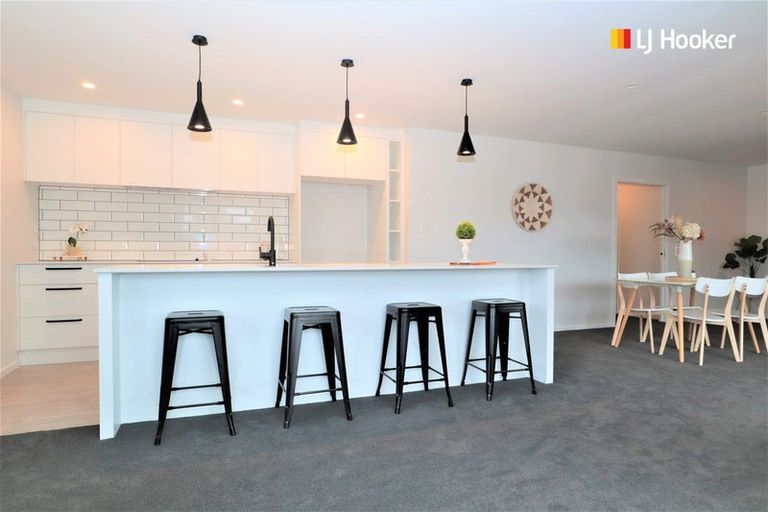 Photo of property in 5 North Foreland Street, Waihola, Milton, 9073