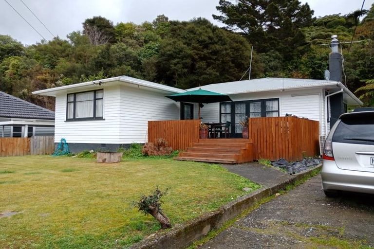 Photo of property in 39 Logie Street, Stokes Valley, Lower Hutt, 5019