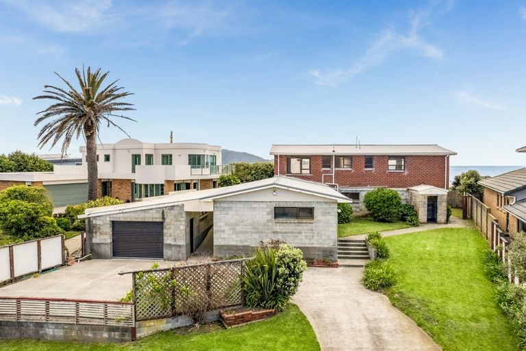 Photo of property in 71 Field Way, Waikanae Beach, Waikanae, 5036