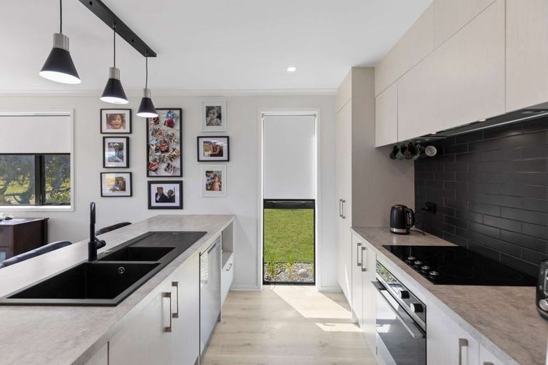 Photo of property in 31 Golf Vue Place, Castlecliff, Whanganui, 4501