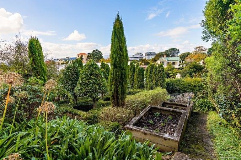 Photo of property in 20 Barton Terrace, Thorndon, Wellington, 6011