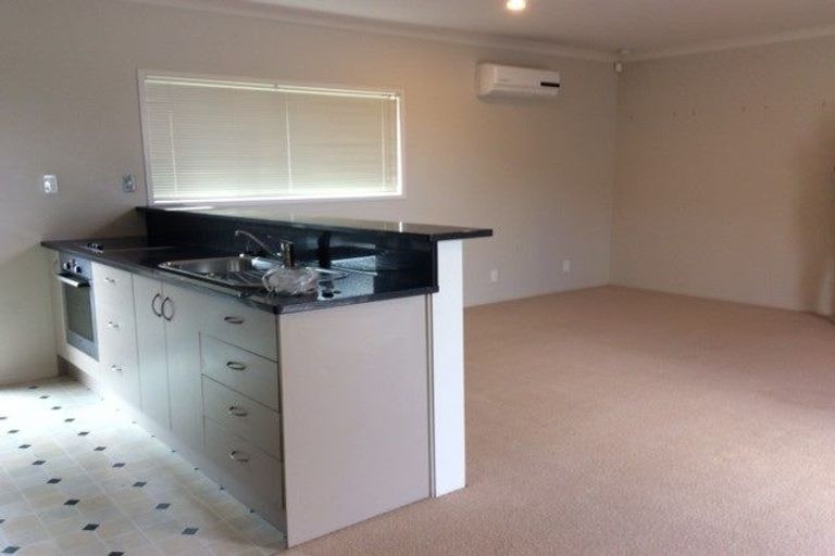 Photo of property in 60 Ohiwa Road, Ardmore, Papakura, 2582