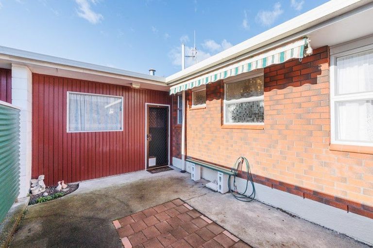 Photo of property in 5 Hollows Crescent, Takaro, Palmerston North, 4412