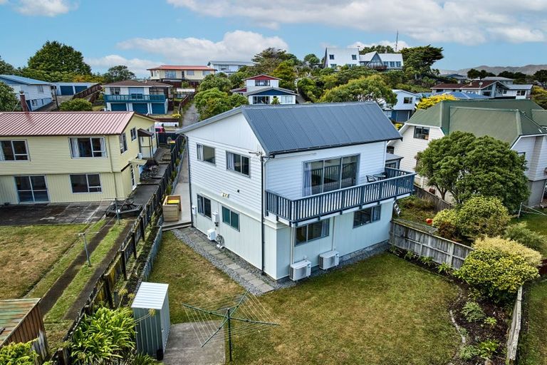 Photo of property in 109a Gloaming Hill, Titahi Bay, Porirua, 5022