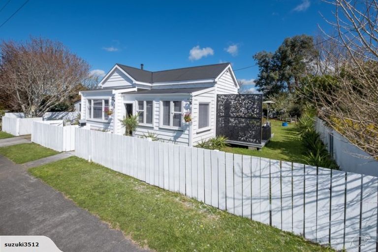 Photo of property in 3 Preston Street, Eltham, 4322