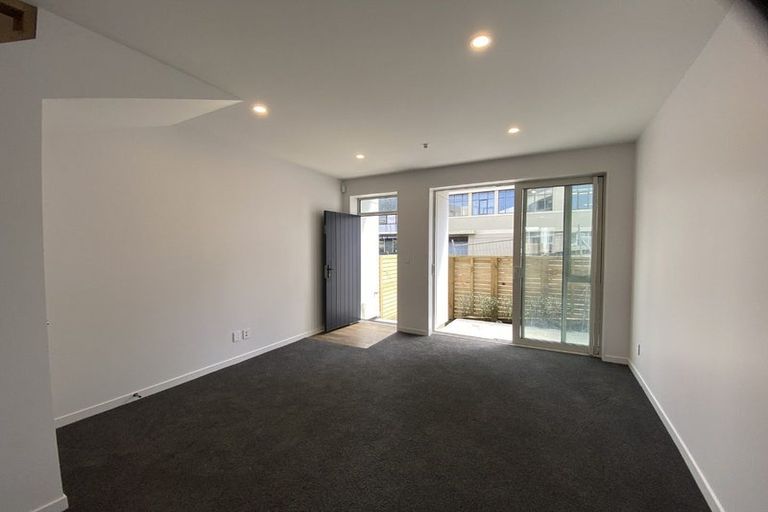 Photo of property in 2/30 Pirie Street, Mount Victoria, Wellington, 6011