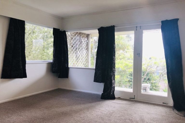 Photo of property in 8 Cheryl Place, Hillcrest, Auckland, 0627