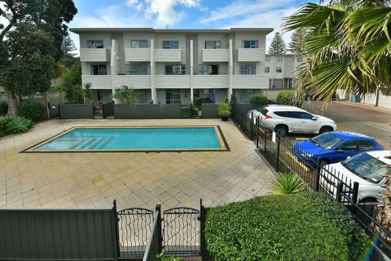 Photo of property in 13/3 Riverside Road, Orewa, 0931