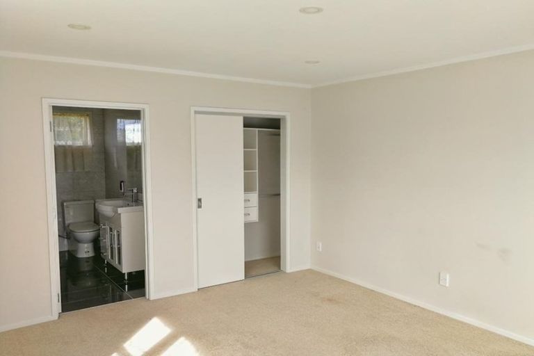 Photo of property in 61 Helena Street, Massey, Auckland, 0614