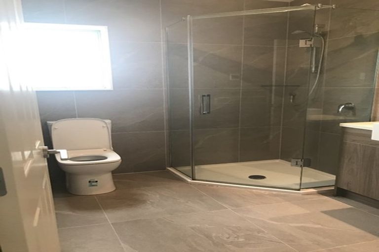 Photo of property in 9 Trotting Terrace, Fairview Heights, Auckland, 0632